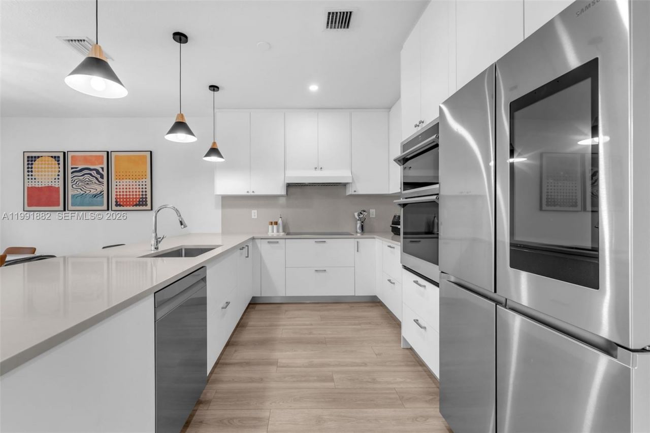 9761 NW 9th St, Miami, FL 33172 Photo