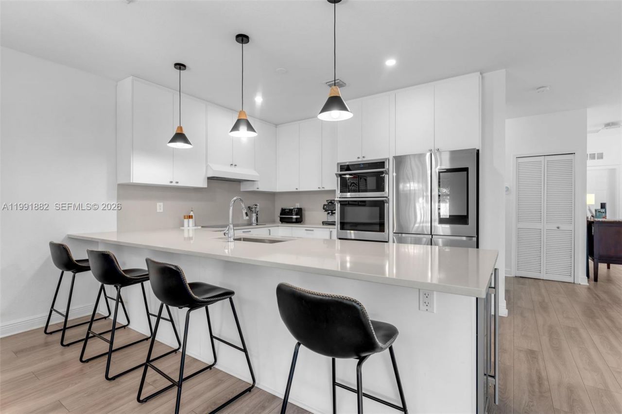 9761 NW 9th St, Miami, FL 33172 Photo