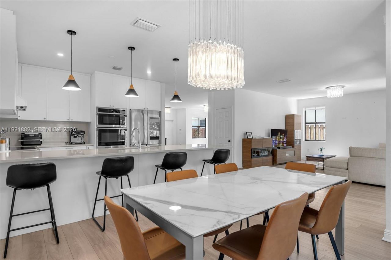 9761 NW 9th St, Miami, FL 33172 Photo