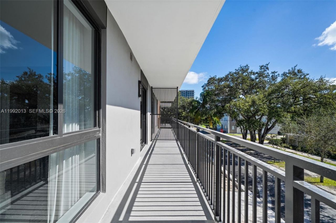 2479 NE 192nd St, Unit 206, Miami, FL 33180 Photo
