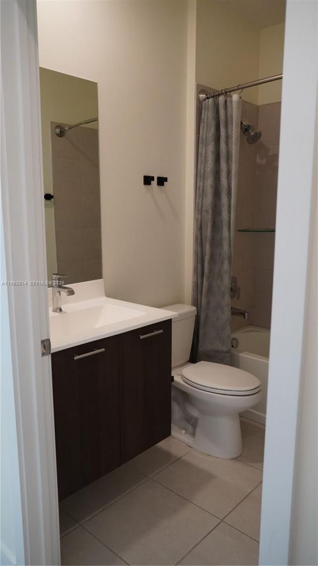 8301 NW 41st St , Unit B-409, Doral, FL 33166 Photo