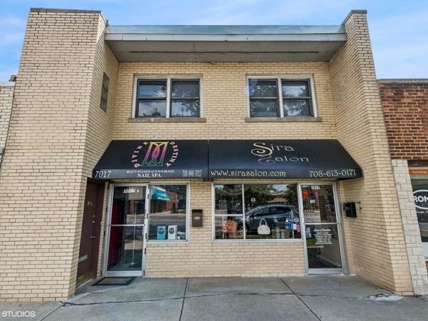 7017 North Avenue , Oak Park, IL 60302