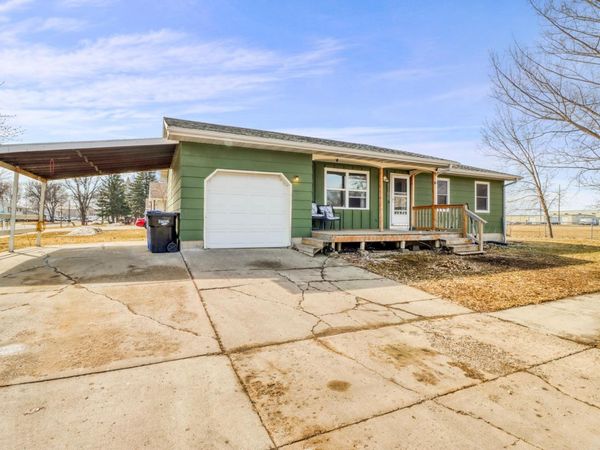 3102 8th Avenue N, Fargo, ND 58102