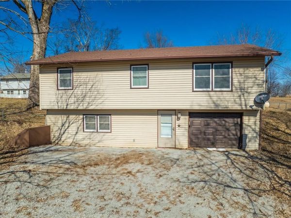 601 E James Road, Gallatin, MO 64640