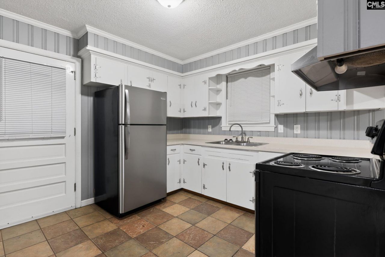 1454 Fork Avenue  Photo 10