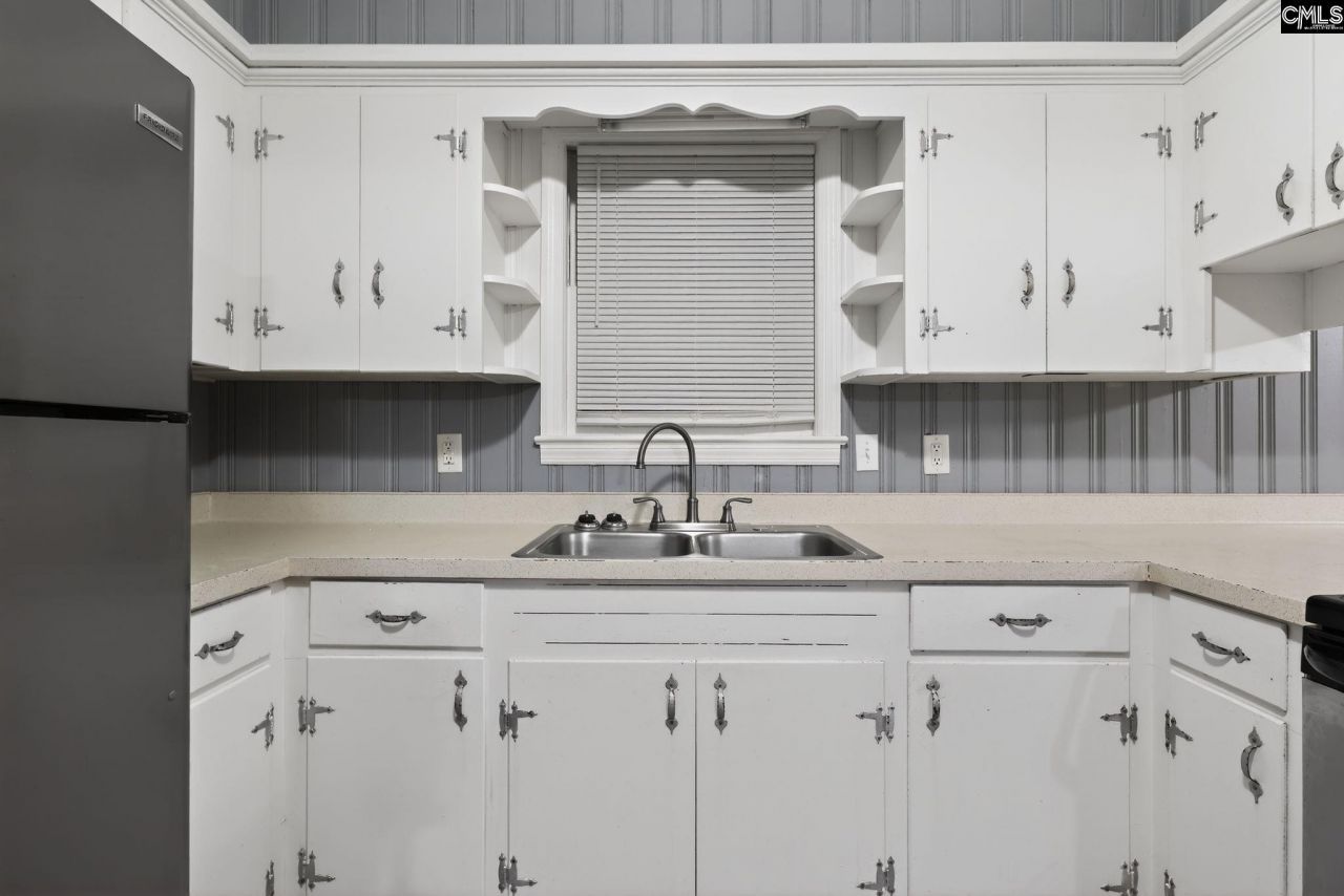 1454 Fork Avenue  Photo 11