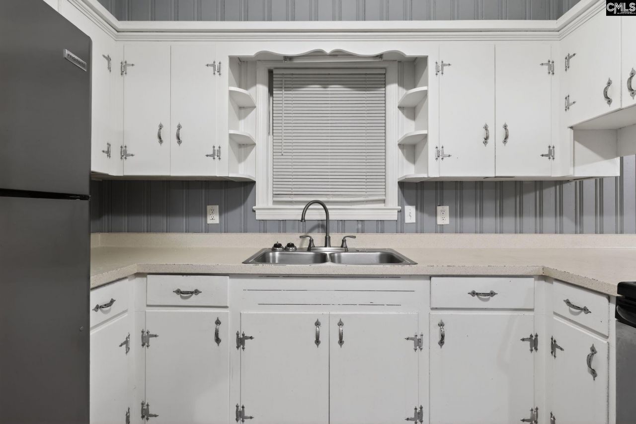 1454 Fork Avenue  Photo 12