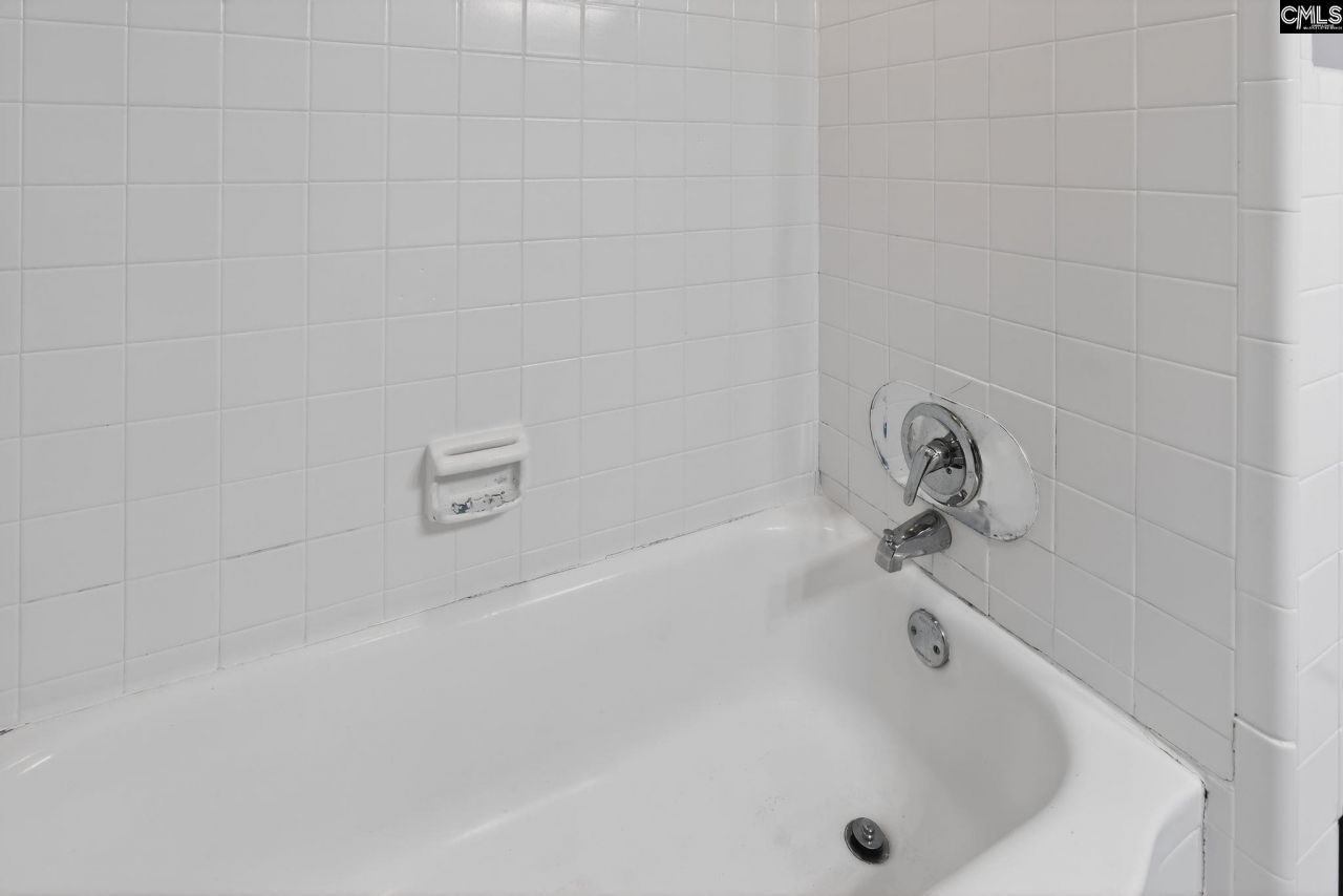 1454 Fork Avenue  Photo 28