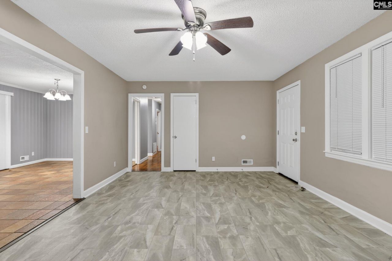 1454 Fork Avenue  Photo 6