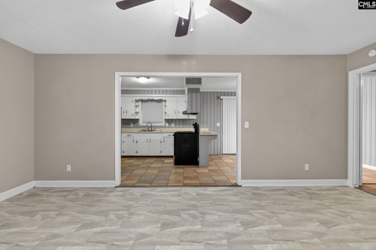 1454 Fork Avenue  Photo 7