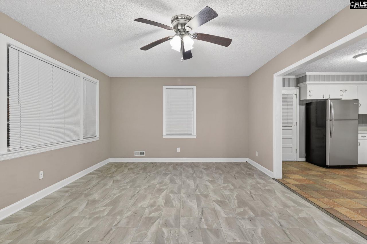 1454 Fork Avenue  Photo 8