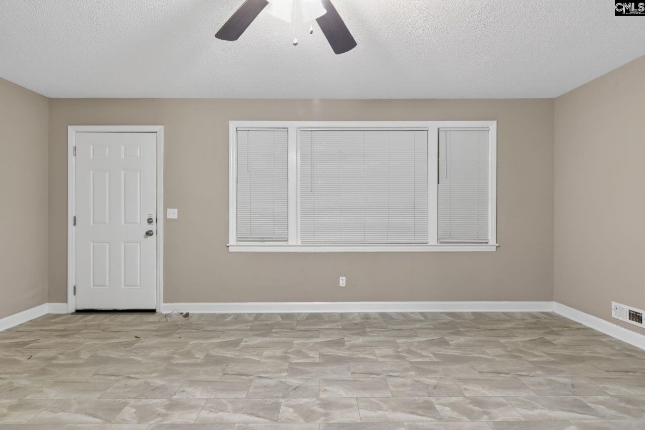 1454 Fork Avenue  Photo 9