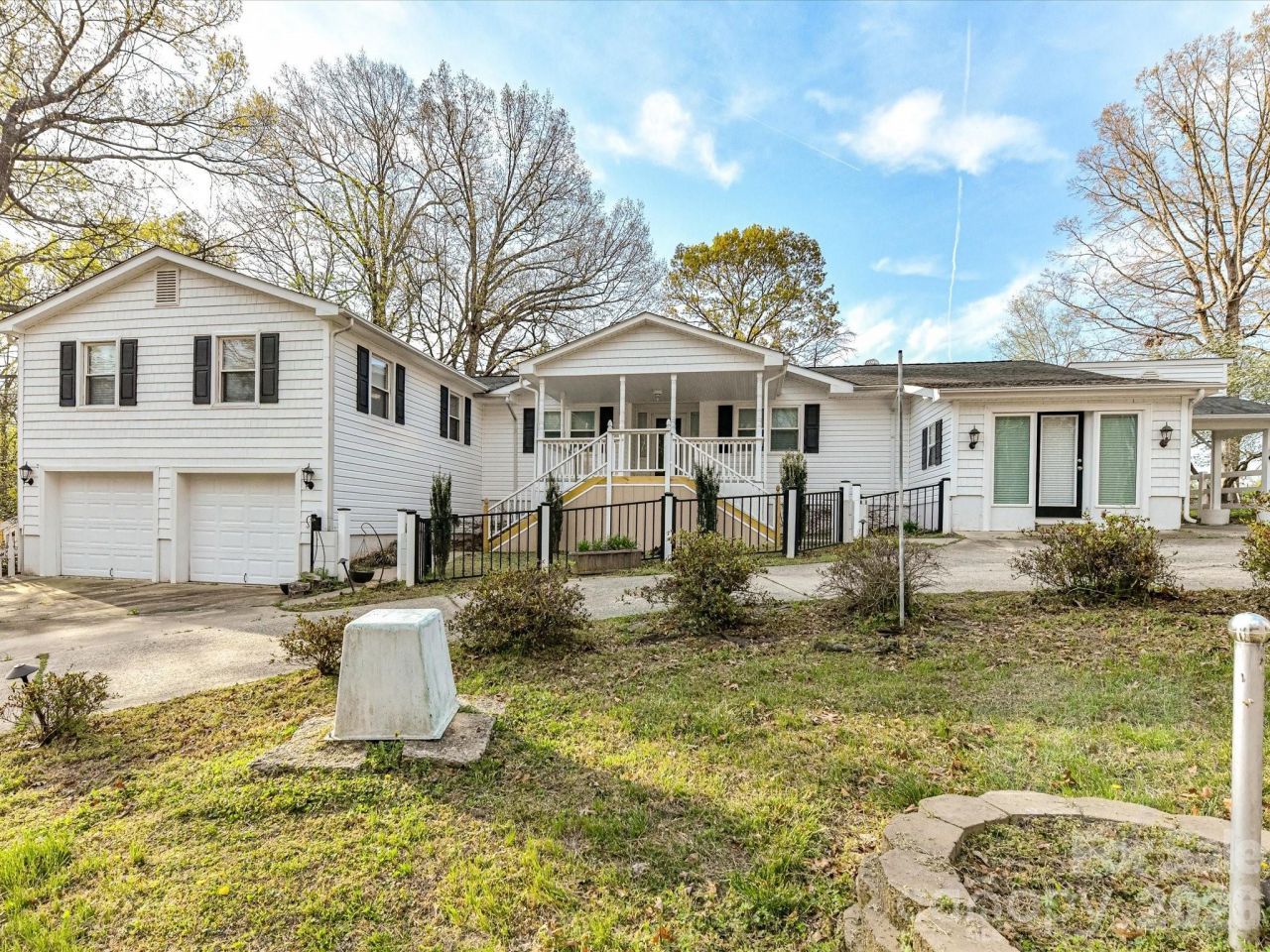 916 Lakewood Drive, Matthews, NC 28104 Main Photo