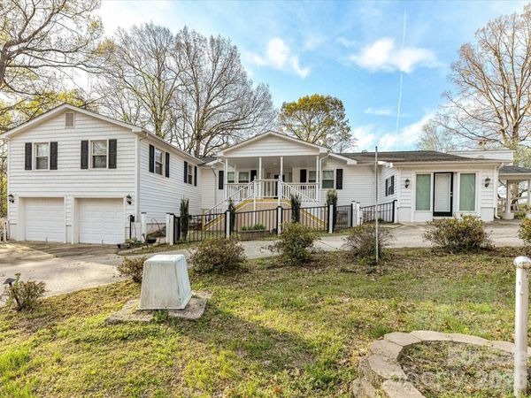 916 Lakewood Drive, Matthews, NC 28104