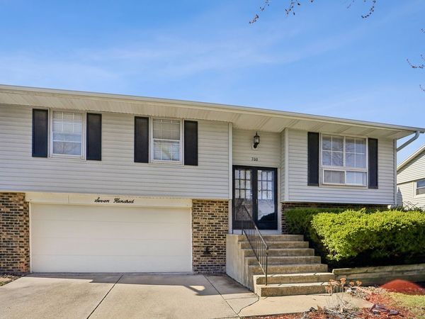 700 Hayward Avenue , Streamwood, IL 60107