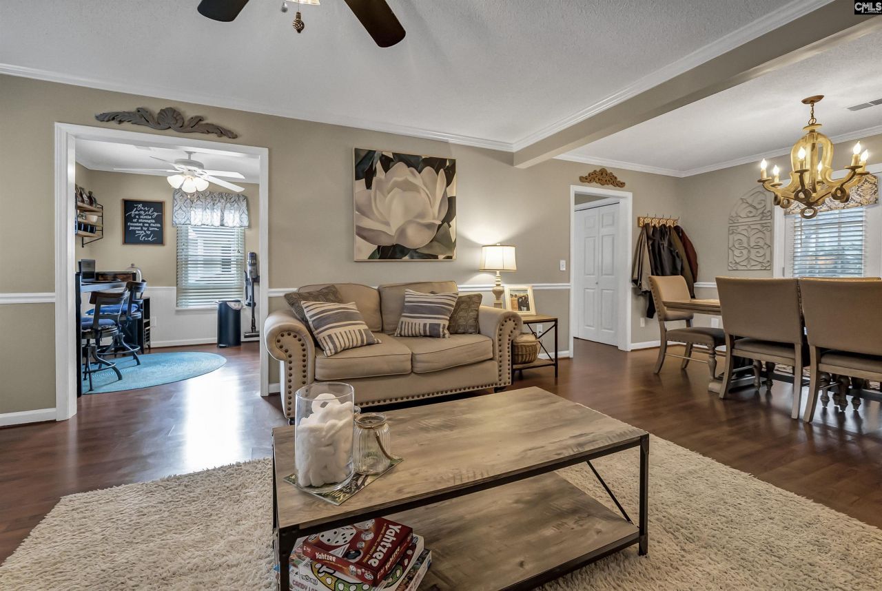 328 Bagford Court  Photo 5