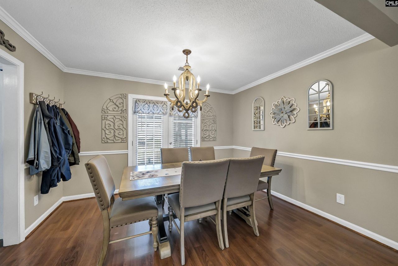 328 Bagford Court  Photo 6