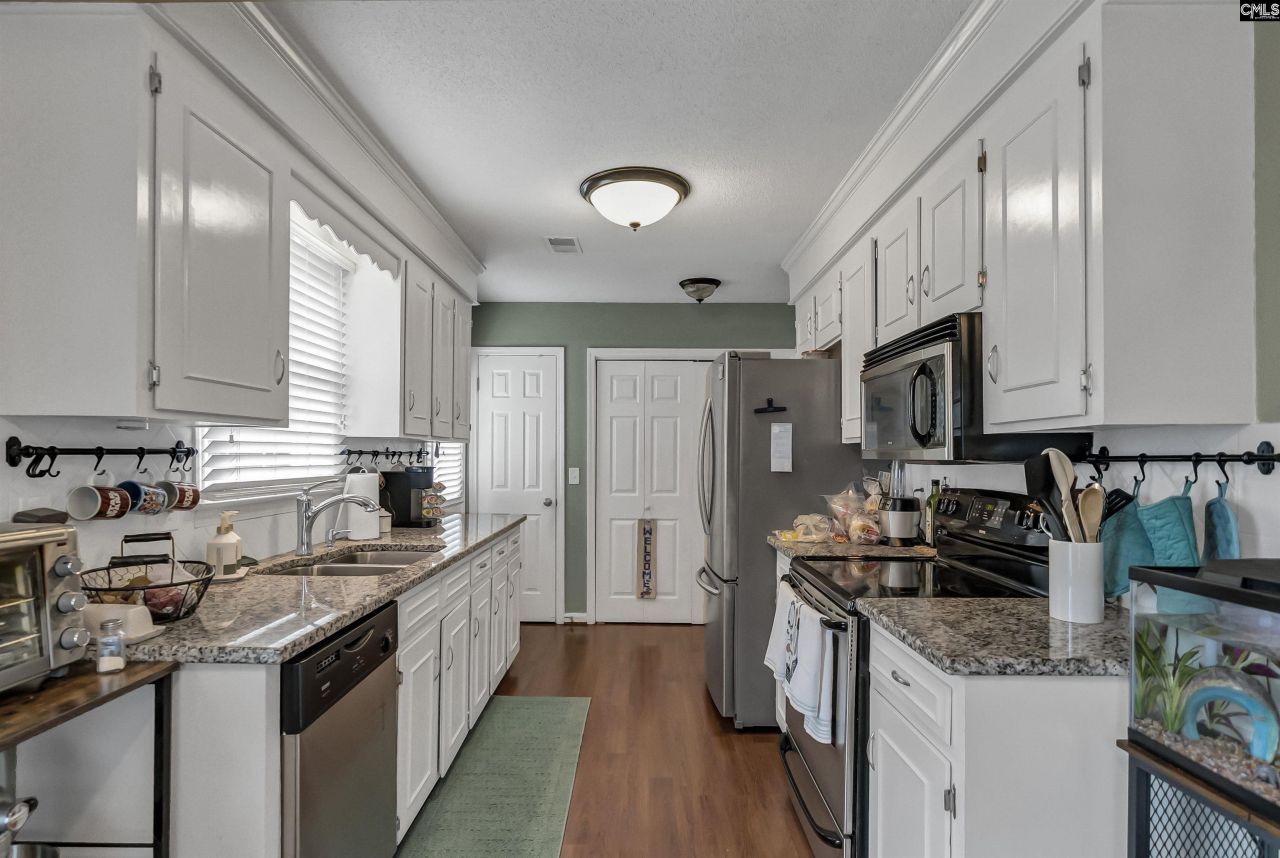 328 Bagford Court  Photo 12