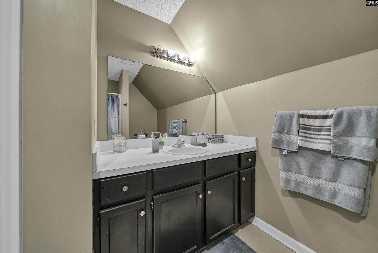 328 Bagford Court  Photo 29