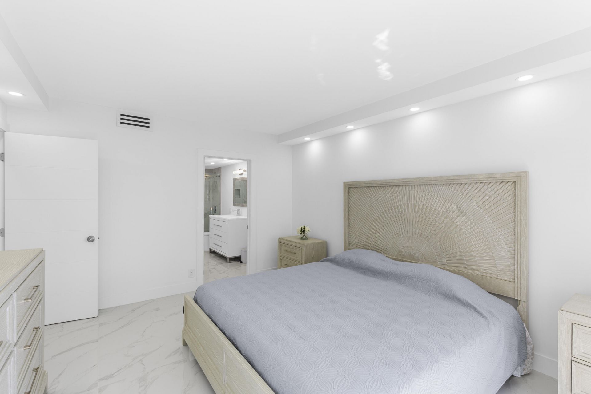 3800 Galt Ocean Drive, Unit 808, Fort Lauderdale, FL 33308 Photo