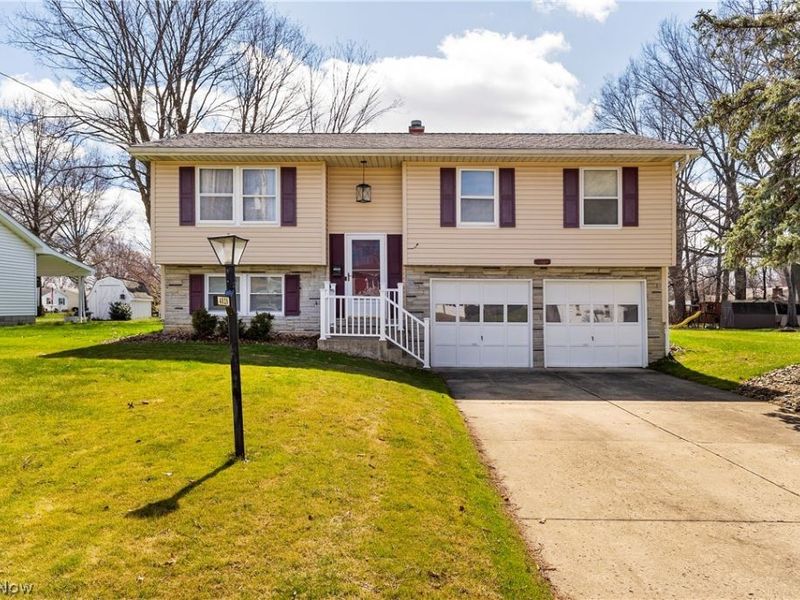 4829 Pinetrace Drive, Youngstown, OH 44515 Photo 2