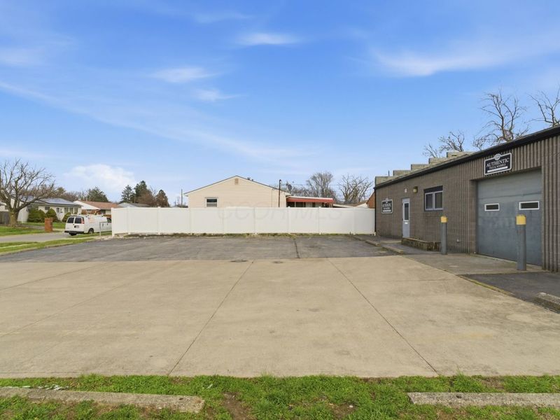 1115 Lawrence Drive , Columbus, OH 43207 Photo 3