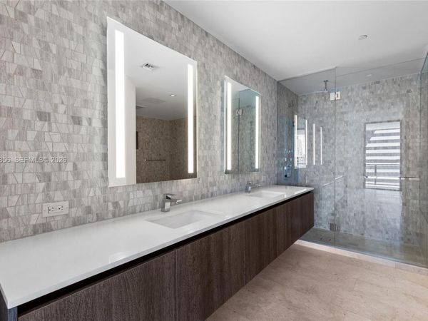 88 SW 7th St, Unit 904, Miami, FL 33130