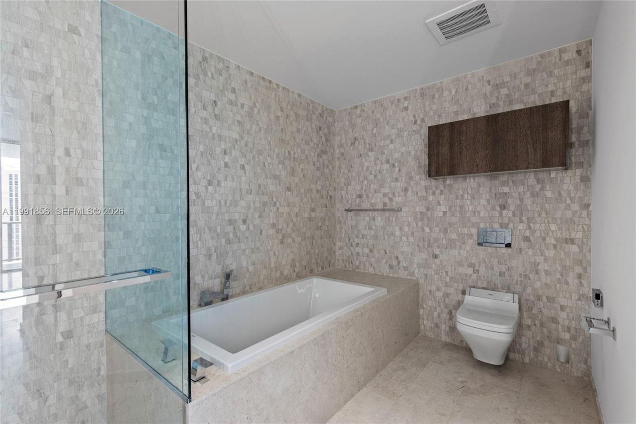 88 SW 7th St, Unit 904, Miami, FL 33130 Photo