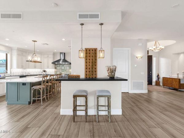 8952 E WETHERSFIELD Road, Scottsdale, AZ 85260