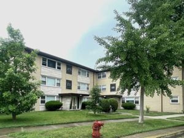 8304 W Forest Preserve Drive, Unit 3W, Chicago, IL 60634