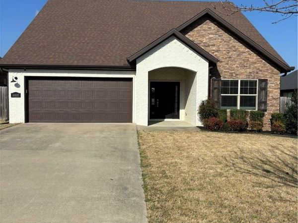 4400 SW Eggersway Place, Bentonville, AR 72712