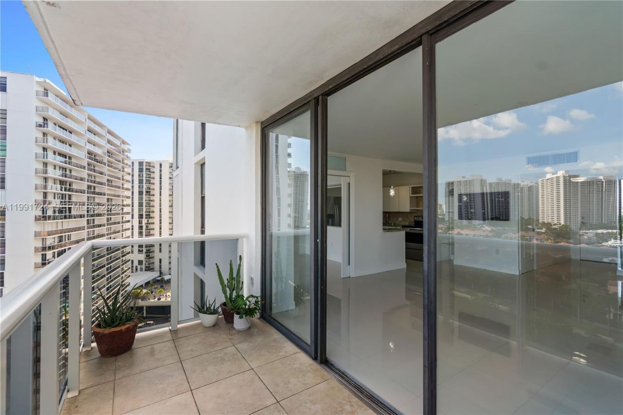 3675 N Country Club Dr, Unit 1501, Aventura, FL 33180 Photo