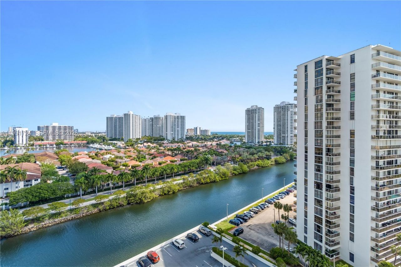 3675 N Country Club Dr, Unit 1501, Aventura, FL 33180 Photo