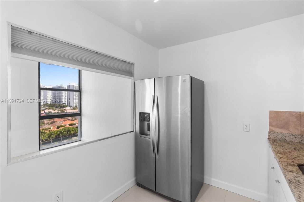 3675 N Country Club Dr, Unit 1501, Aventura, FL 33180 Photo