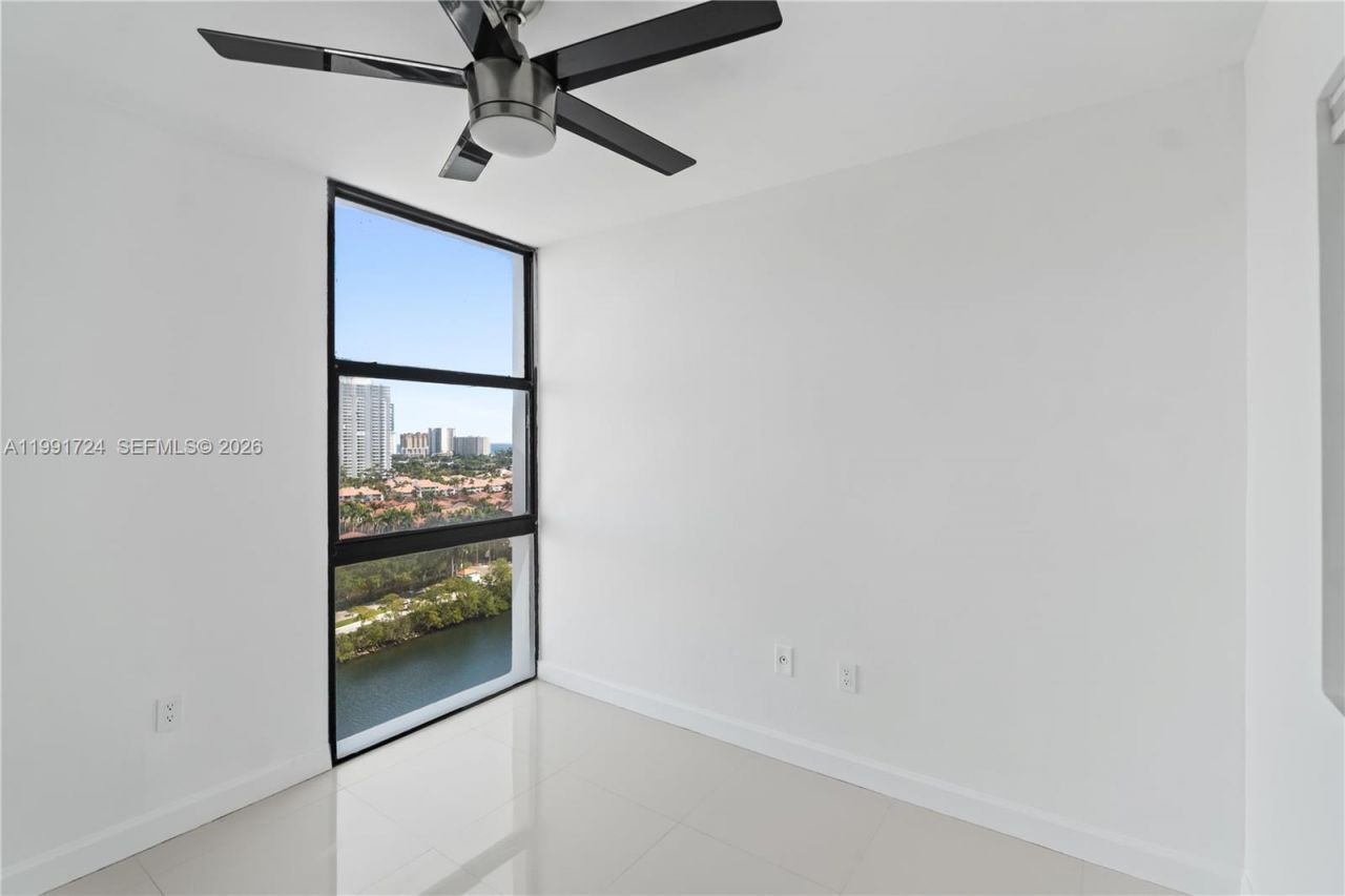 3675 N Country Club Dr, Unit 1501, Aventura, FL 33180 Photo