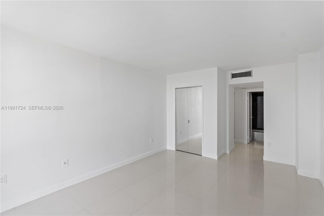 3675 N Country Club Dr, Unit 1501, Aventura, FL 33180 Photo