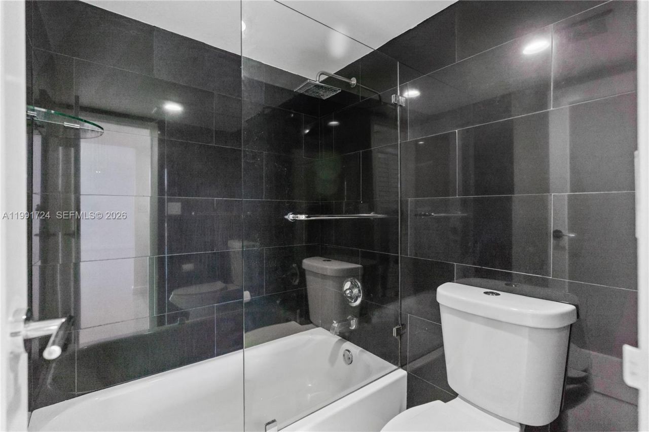 3675 N Country Club Dr, Unit 1501, Aventura, FL 33180 Photo