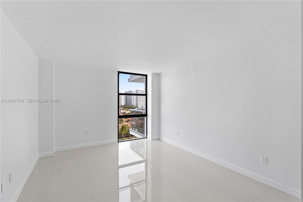 3675 N Country Club Dr, Unit 1501, Aventura, FL 33180 Photo