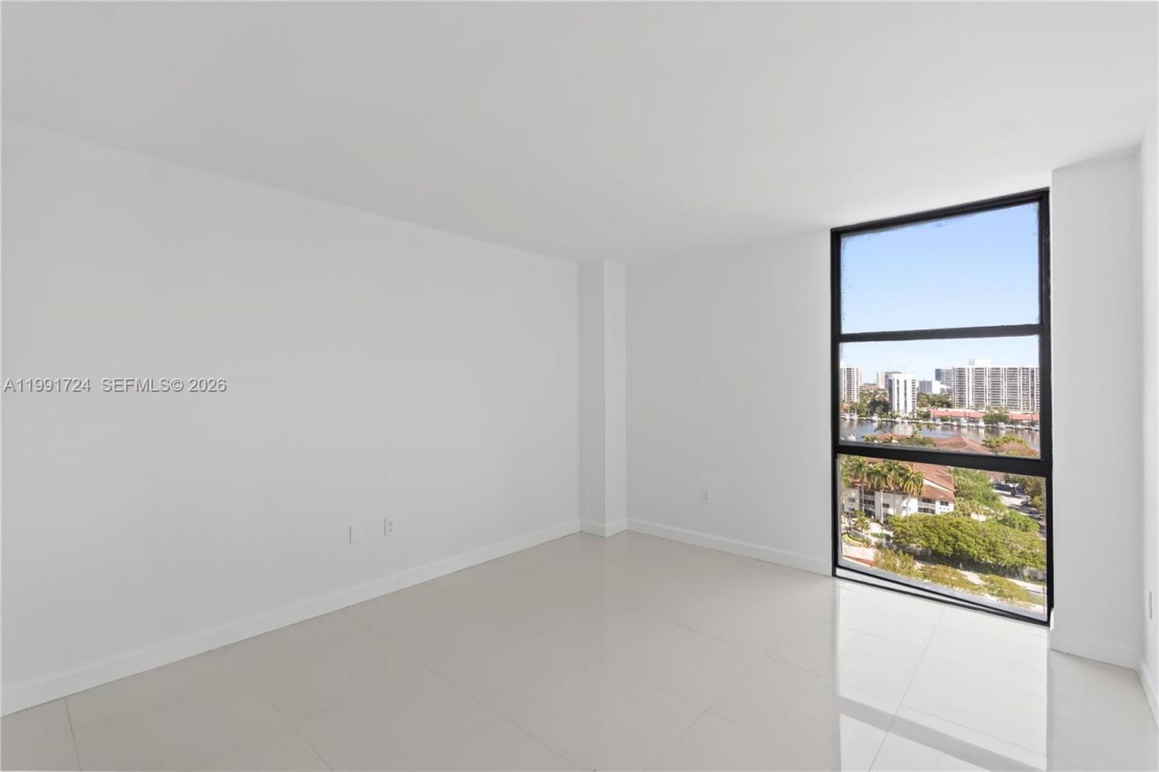 3675 N Country Club Dr , Unit 1501, Aventura, FL 33180 Photo