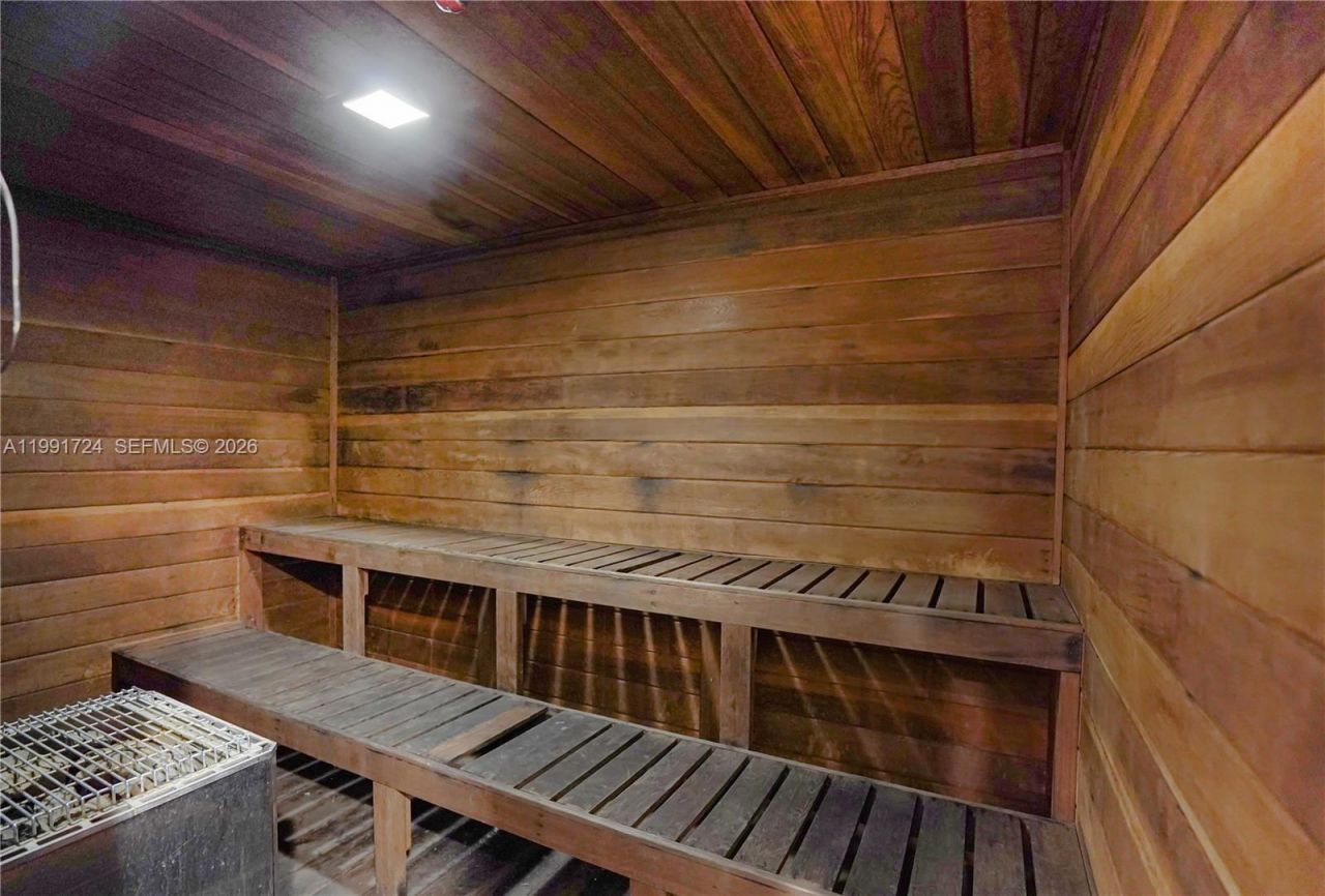 3675 N Country Club Dr , Unit 1501, Aventura, FL 33180 Photo