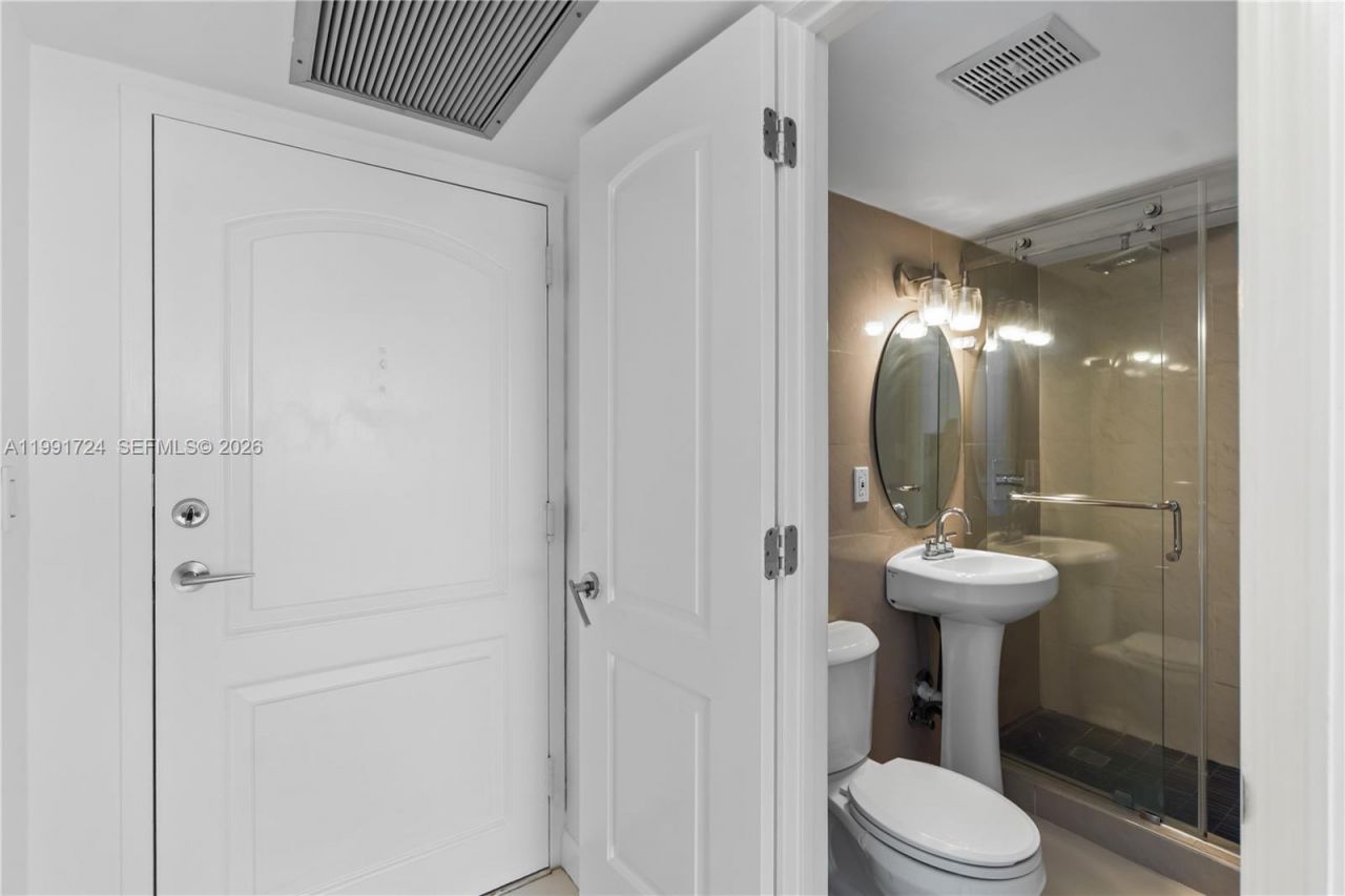 3675 N Country Club Dr, Unit 1501, Aventura, FL 33180 Photo