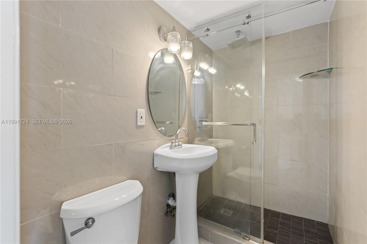 3675 N Country Club Dr, Unit 1501, Aventura, FL 33180 Photo