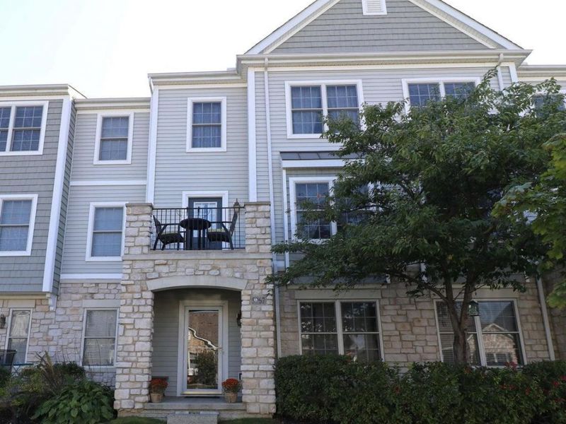 5967 Canyon Creek Drive, Unit 504, Dublin, OH 43016 Photo 2