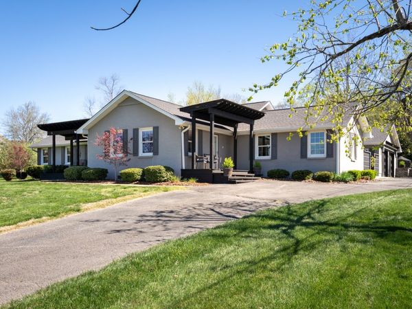 1011 Lakeshore Dr, Gallatin, TN 37066