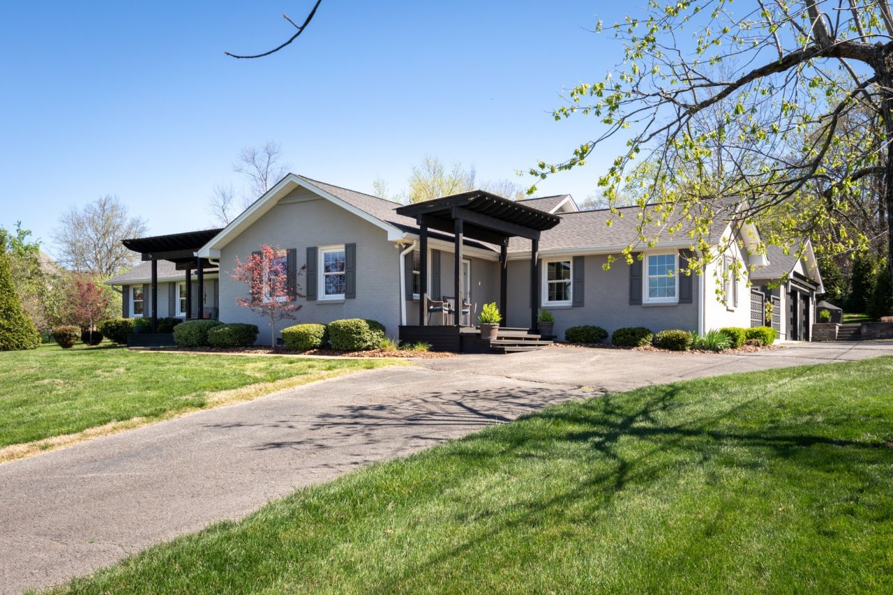 1011 Lakeshore Dr, Gallatin, TN 37066 Main Photo