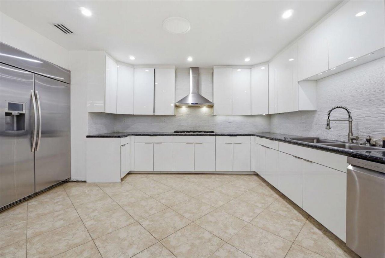 20100 NE 20th Court, Miami, FL 33179 Photo