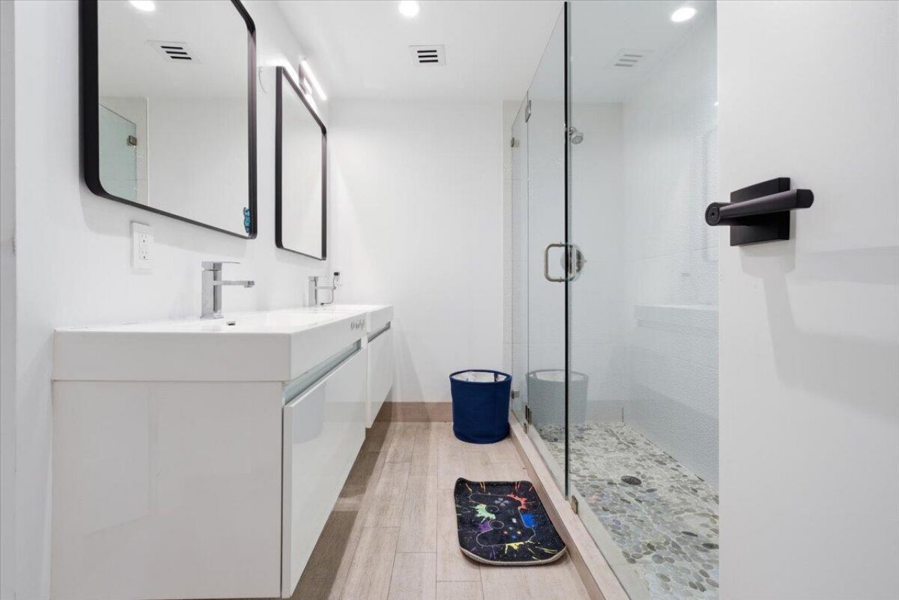 20100 NE 20th Court, Miami, FL 33179 Photo