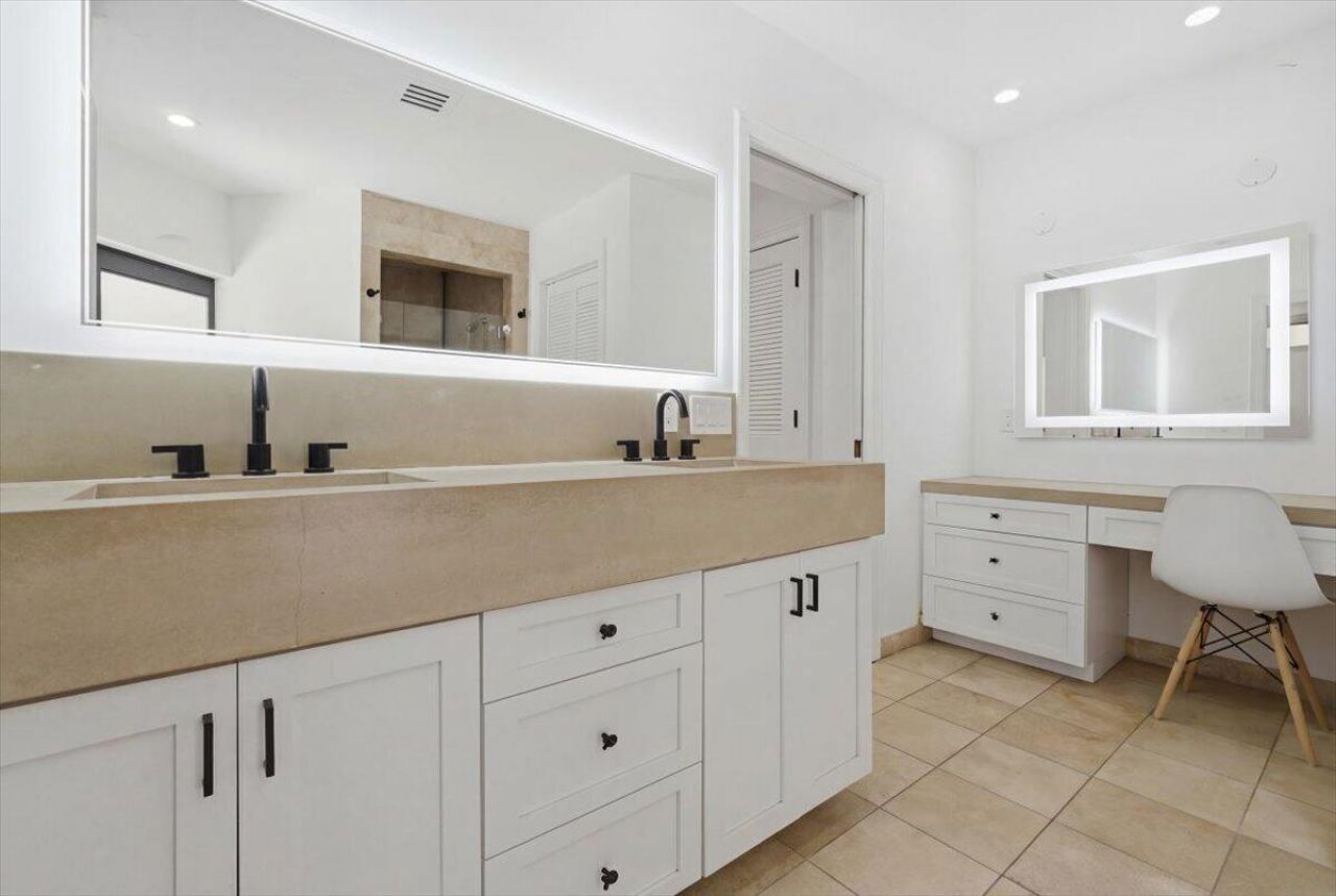 20100 NE 20th Court, Miami, FL 33179 Photo