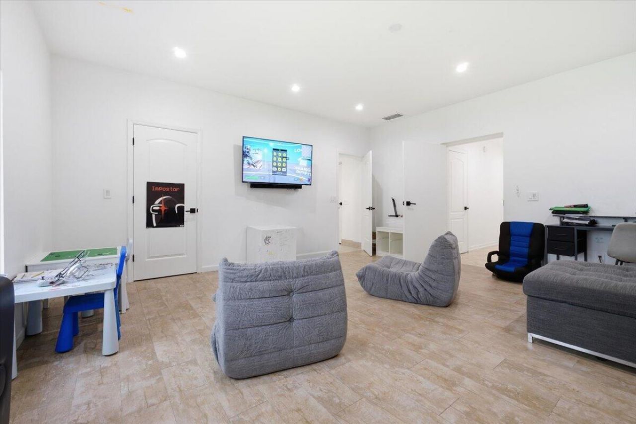 20100 NE 20th Court, Miami, FL 33179 Photo