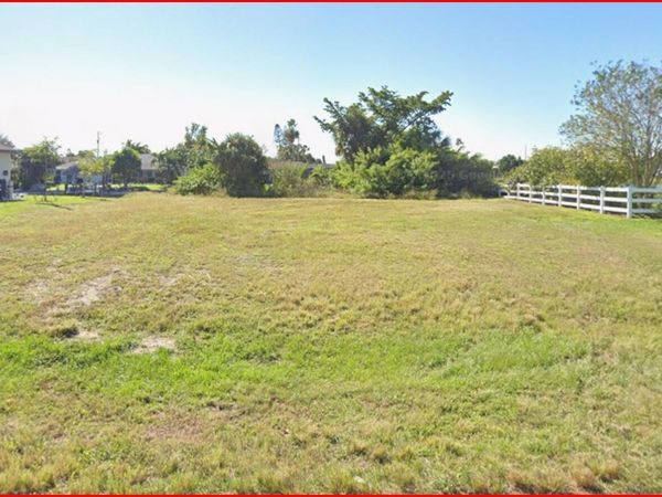 2106 NE 2nd Street, Cape Coral, FL 33909